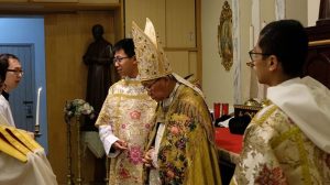 Cardeal Zen celebrando a Santa Missa